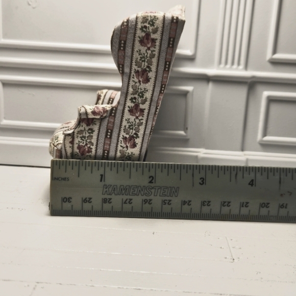 Bespaq Wingback Chair Dollhouse Miniature - Picture 5 of 7